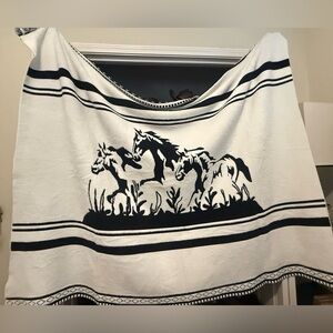 Venario Luxury 72X60 Pandora Reversible Blanket - Off White/Black